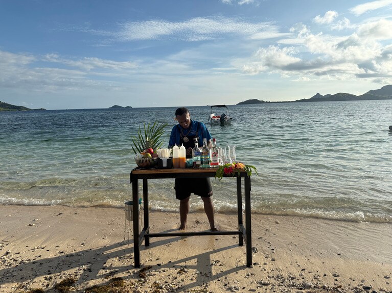 人生初のワイルドなビーチバーに大興奮。