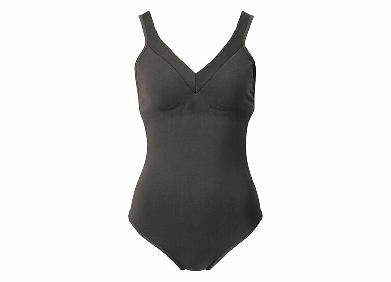 シームレススイムワンピース 2,990円。ブラック、ダークグレー、ワインの3色展開。