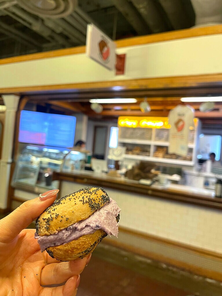 ケイキ・ベーグル・アンド・シュミィア4ドル／タリーズ・ベーグル・アンド・シュミィア