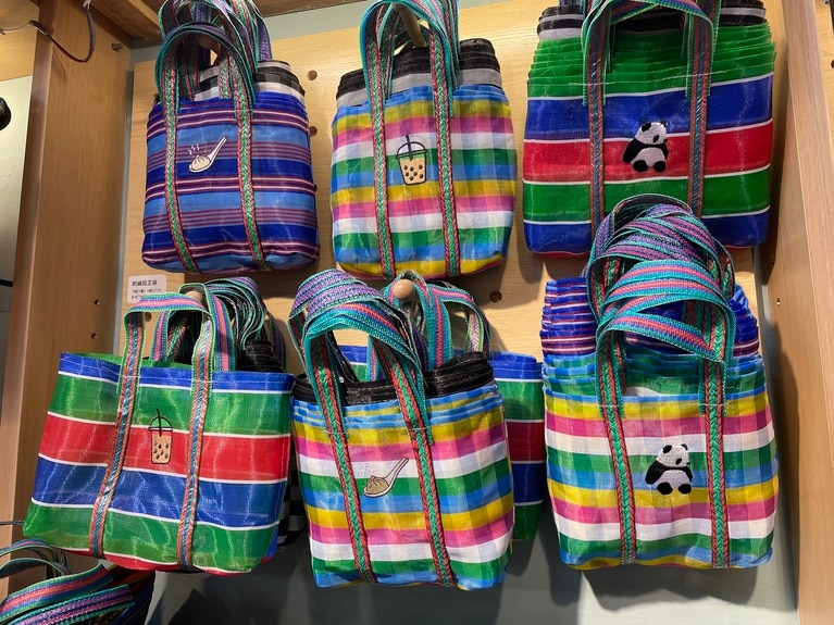 バッグについた號数で価格が異なります。1號160元、3號180元、5號200元。