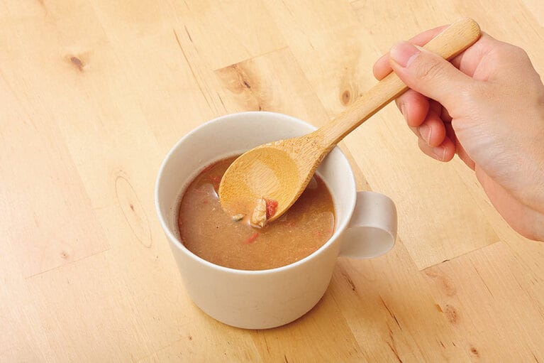 包丁いらずの簡単調理！　材料をもみ混ぜるだけで完成。