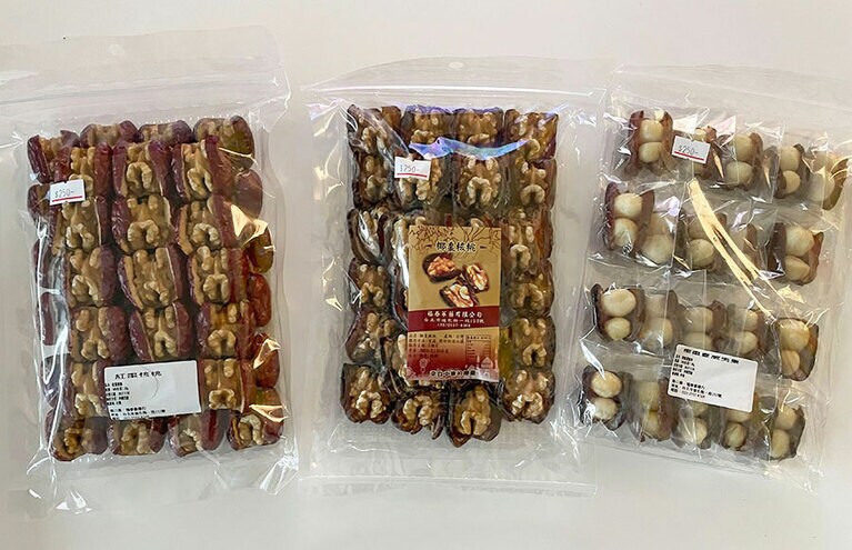 「棗椰子とマカデミアナッツ」は、少量ずつ個包装されているので配りやすい。