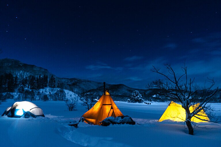 福島の桧原湖で雪中キャンプしたときの風景。撮影はもちろん宮城さん！