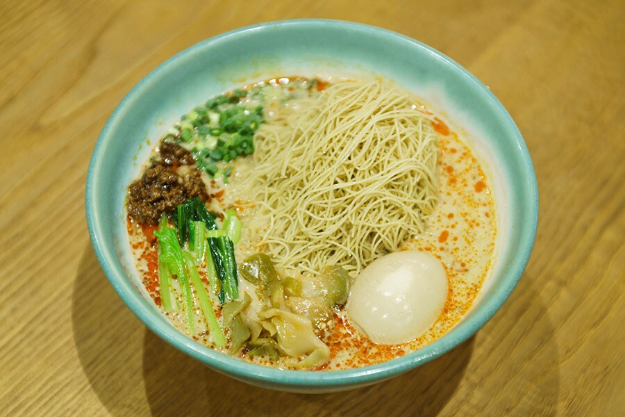 「笠間栗だけを豪快にたっぷり120g(栗7個分)絞った純モンブラン贅沢タンタン麺」1,500円。