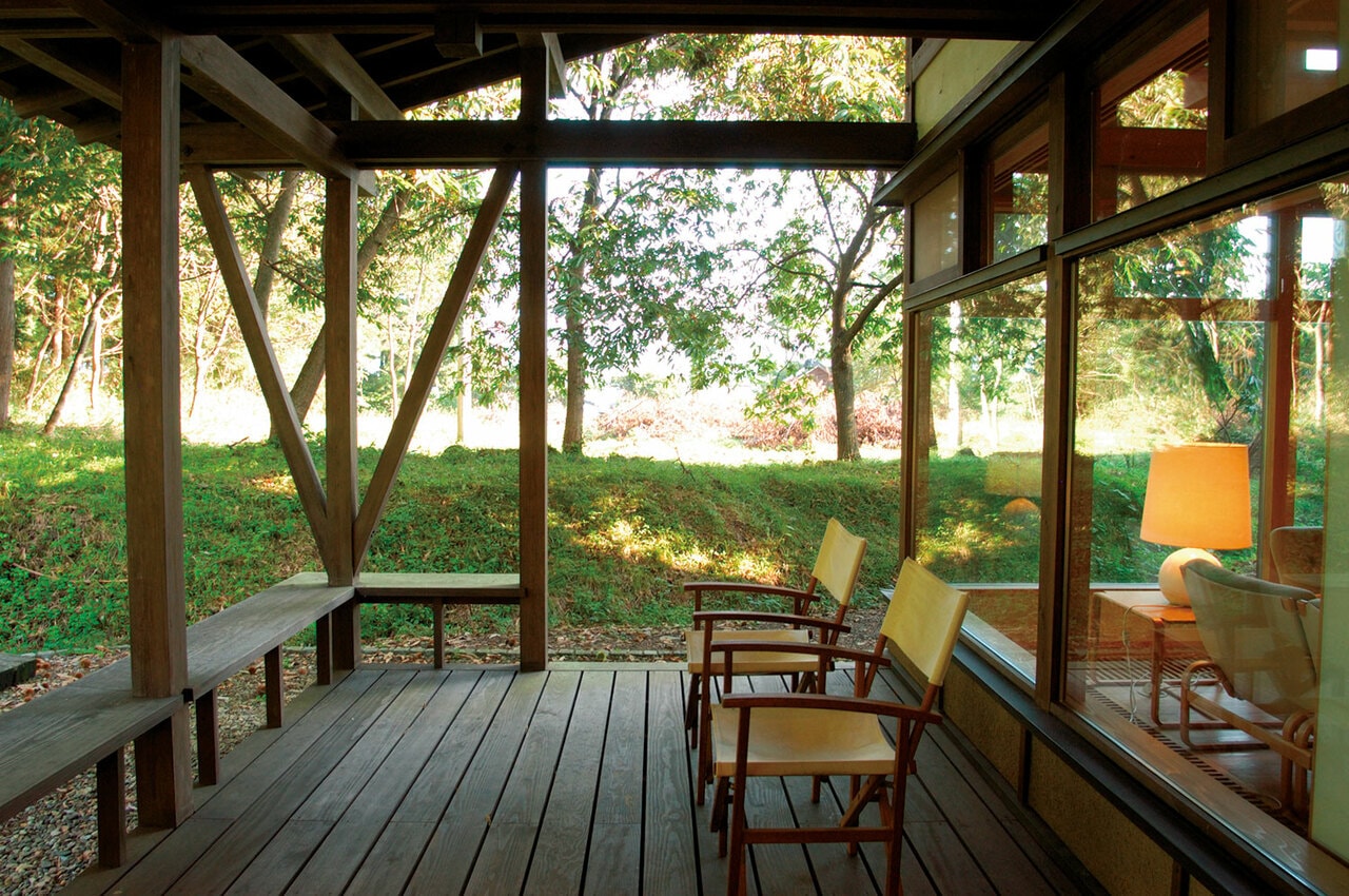 心地よい風を感じられるウッドデッキ。