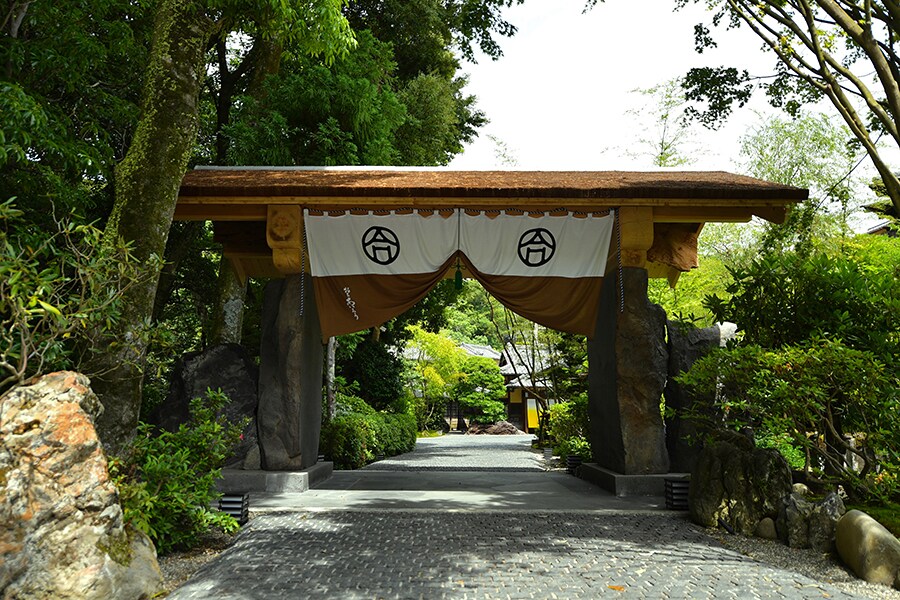 おちあいろう［静岡／天城湯ヶ島温泉］大門。