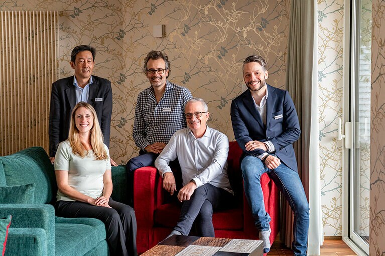 北海道トラックスのスタッフたち。©秋田大輔