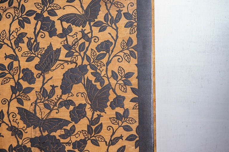 実際に琉球びんがたの制作に使われている型紙。