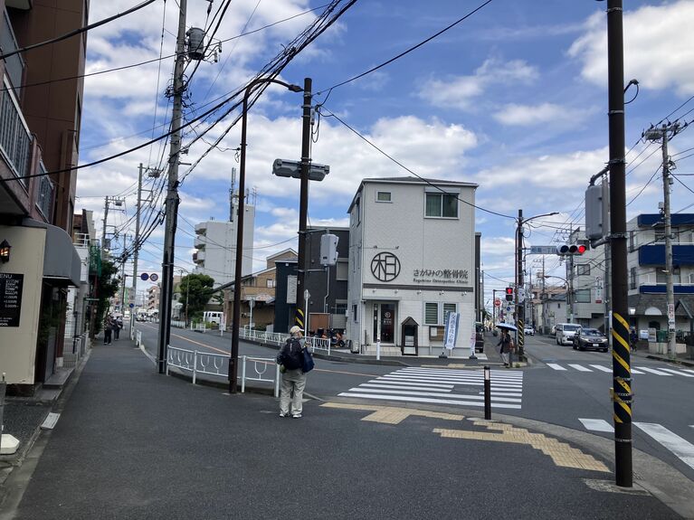 イトーヨーカドーを過ぎY字交差点を左側に進む