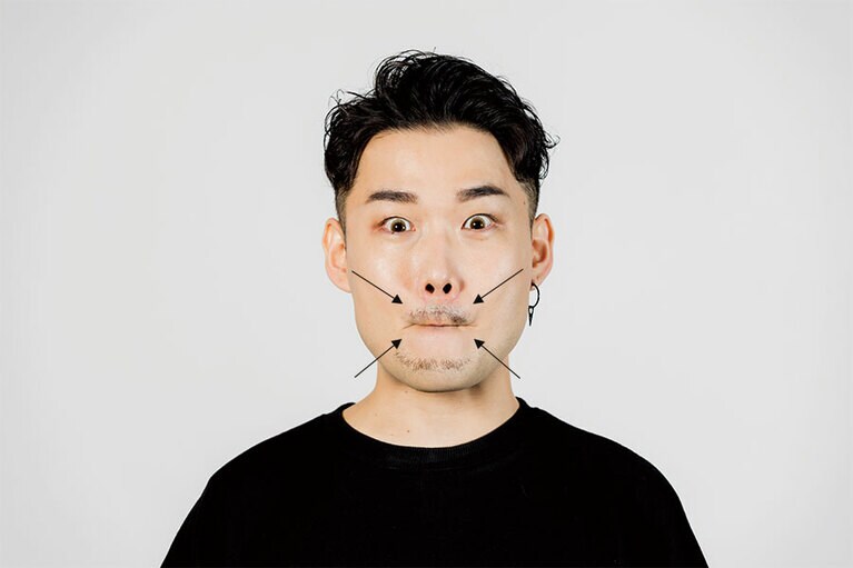 そのまま縦に息を吸い込む。目はぱっちり開いて。5秒吸ったら、ゆっくり戻す。これを●回繰り返す。