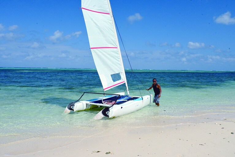 マリンスポーツなどアクティブに過ごすのも、お好み次第。