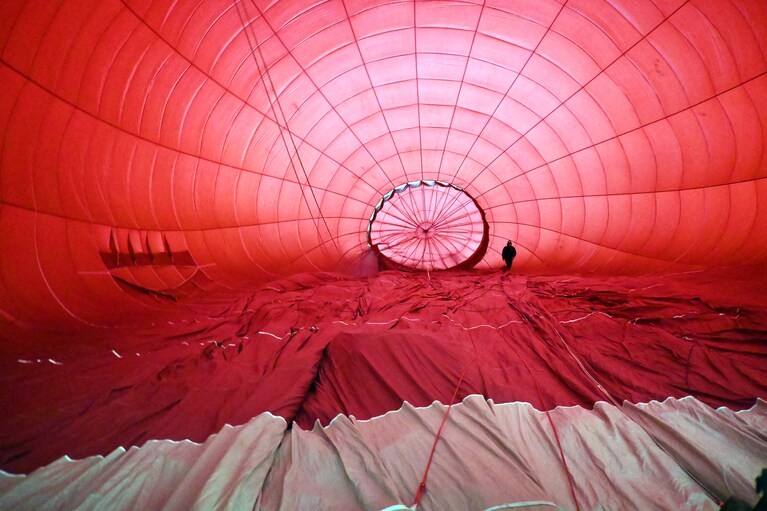 膨らませている途中のバルーンの中はこんな感じ。