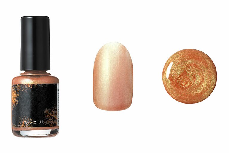 シアーオレンジだけど、イエローグリーンパール入りなので角度によってはグリーン系にきらめく、306 Dare〈誰〉。