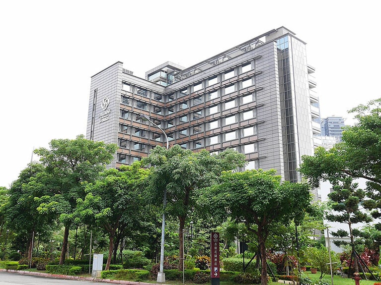 閑静なエリアにあり、緑に囲まれた香樹花園酒店(ホテルエスオラ台北)。