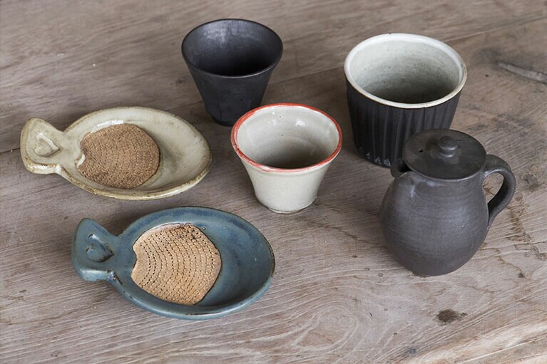 器はどれも、重厚感があるけれど薄手でとても使いやすい。