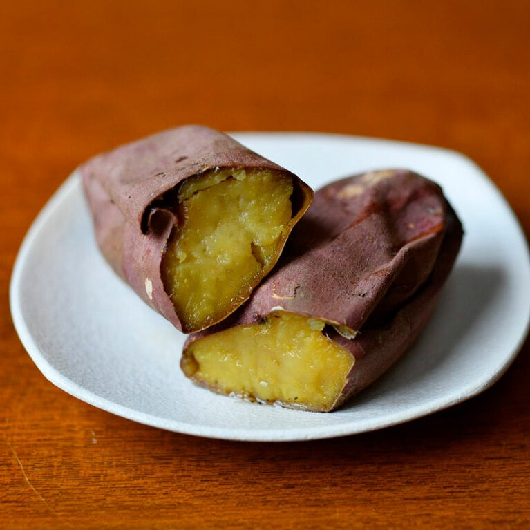 つぼやきいも　はんぶん　453円。