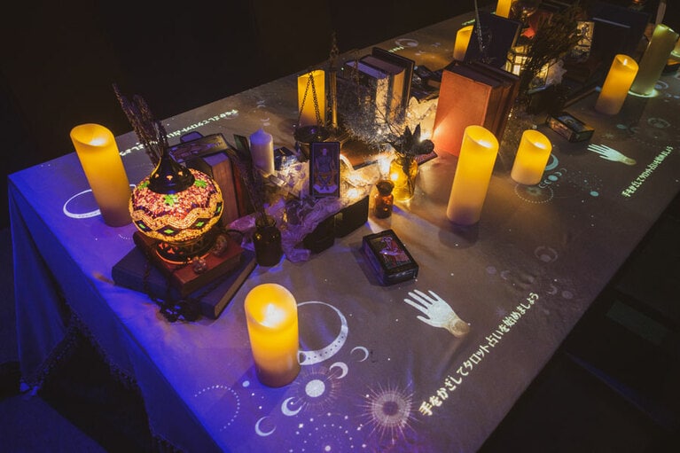 「TAROT」では、神秘的な空間演出にも注目！