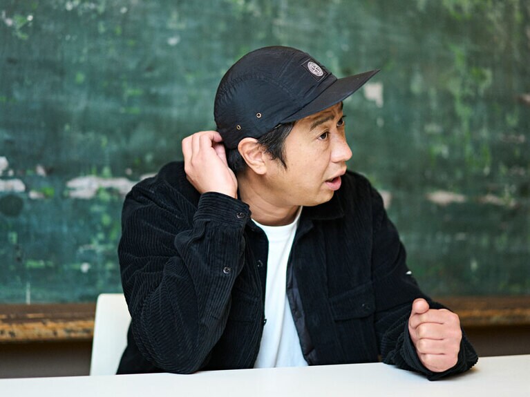 お話を伺っているときの尾形さん。「嫉妬深くて……」と困り顔ですが、なんだか嬉しそう。