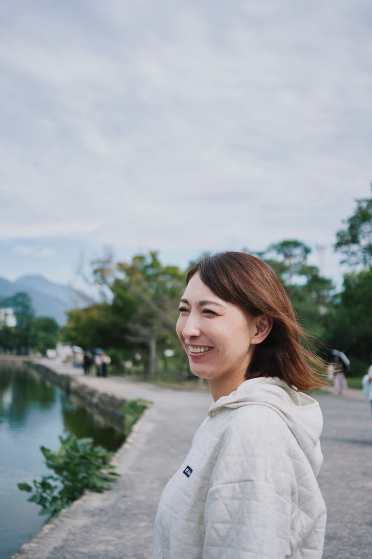 高機能のアウトドアウェアなら、山も町も快適に巡ることができる。