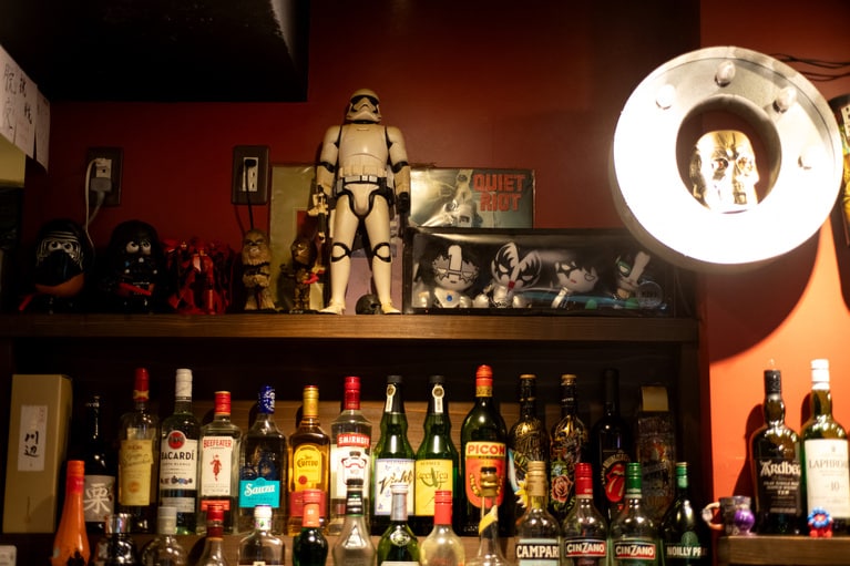 お客さんからのプレゼントされることも多いという映画フィギュアたち。