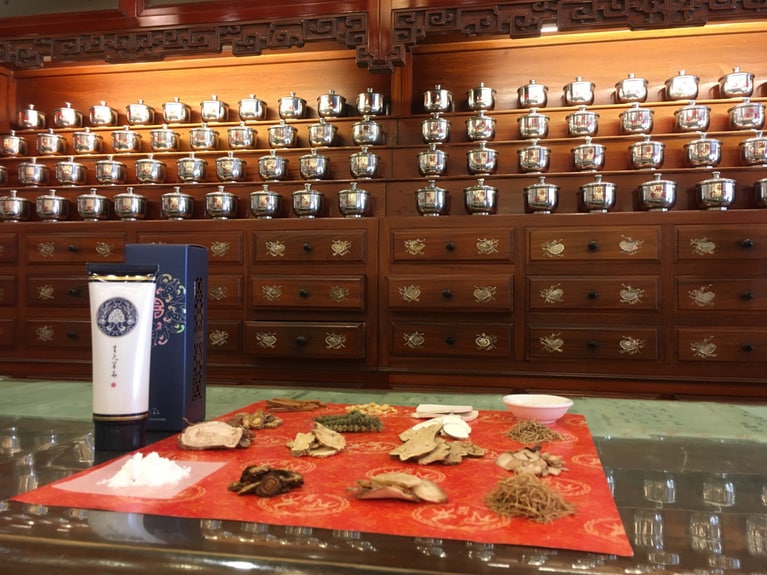 一番人気の美容商品「慈禧玉容浄白フェイスパック」 1,980元。