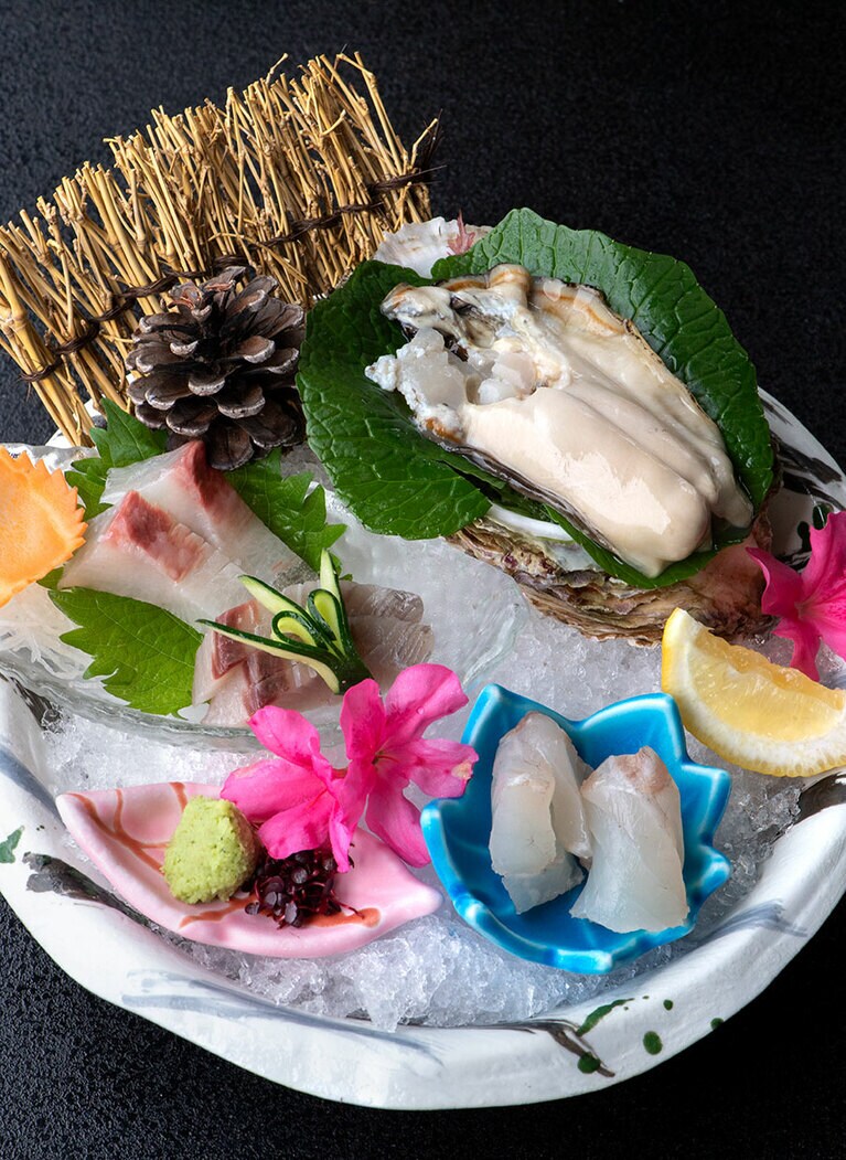 牡蠣のお造り。わさび醬油で。