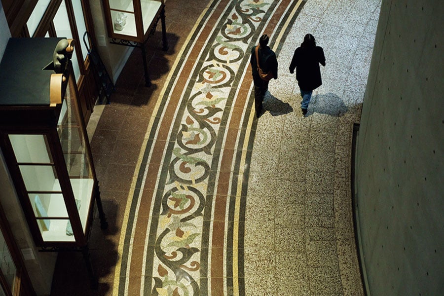 モザイクタイルの床は19世紀のまま。