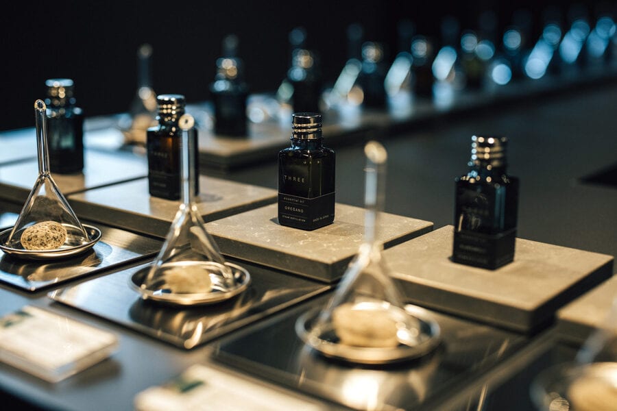 THREEならではのホリスティックな香り