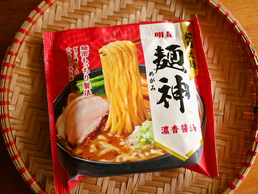「麺神(めがみ)濃香醤油」／明星