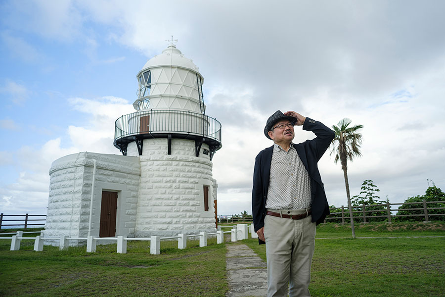 明治期、能登半島の最突端、珠州市の禄剛崎に建てられた石造の灯台。