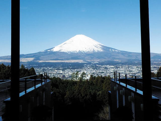 御殿場・富士山の絶景を一望 「LaLa GOTENBA」を満喫 | 寛ぎの旅館か開放的なリゾートか 日本の夏の癒やし宿