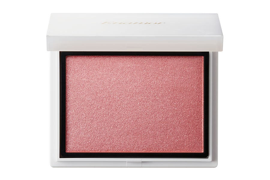 深みのあるルビーレッドの04.Marriage ruby。ほてったような色気と無垢な印象が同居する、あざとカラー。