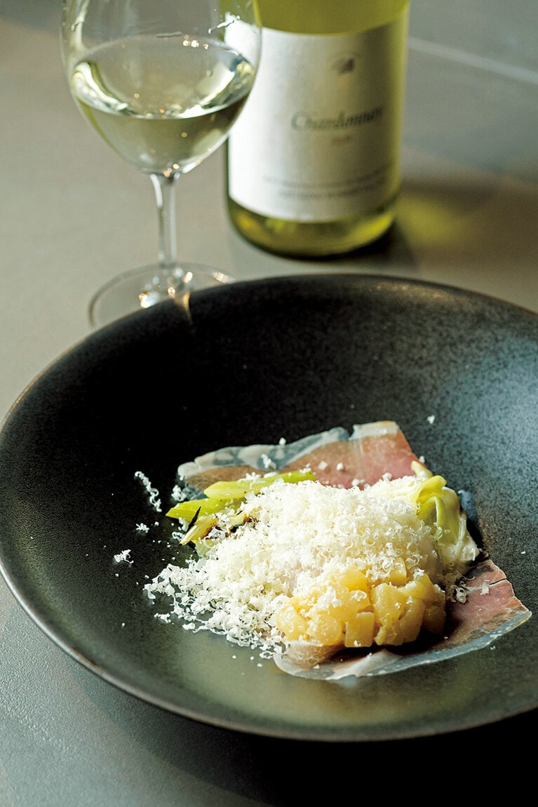 【PAIRING】 温前菜 安曇野放牧豚の生ハム ＆ 安曇野ワイナリーシャルドネ2020。