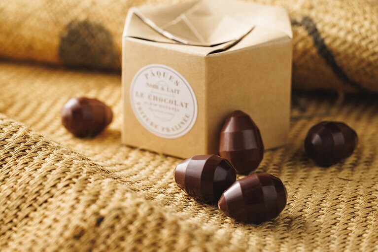 「ミニ・ウフ・プラリネ」オ・レ、ノワール各2,592円(100グラム)、デュオ3,240円(150グラム)。Designed by Pierre Tachon, by Yusuke Kagayama