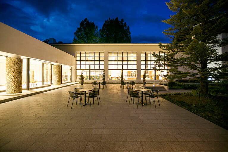 テラスに出て、星空を眺めながら過ごす時間も上質である。