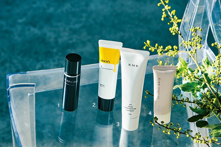 1：皮脂を吸着。テカリやすい人におすすめ。KANEBO イーブンフィット プライマー SPF28・PA+++ 30mL 4,000円／カネボウインターナショナルDiv.  2：ビタミンC配合で日中も美肌ケア。スキオ VC トーンアップUVエッセンス SPF50+・PA++++ 30g 3,000円／ロート製薬  3：淡いコーラルカラーとシルバーパールがくすみをカバー。みずみずしいつけ心地。UVフェイスプロテクター ルーセント SPF35・PA++++ 60g 3,500円／RMK Division  4：ブルー＆ホワイトのパールが透明感とツヤを演出。ディエム クルール プライマーL SPF37・PA+++ 25g 4,200円／ポーラ