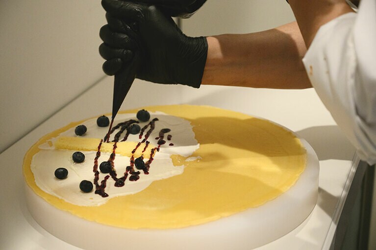 同じ生地を使うがイメージは変わる。