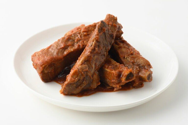 自家製スペアリブ（バーベキュー）真空 1,860円（約650g）。