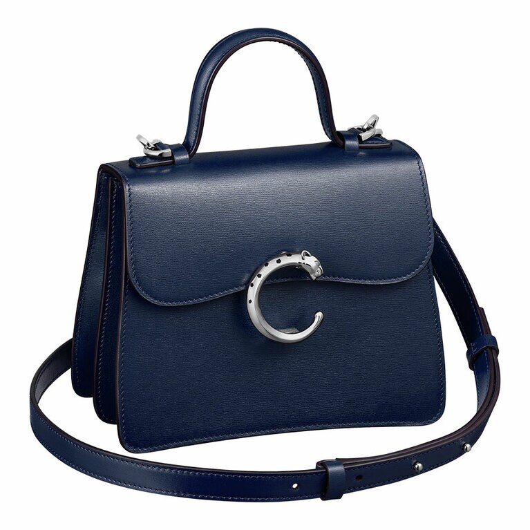 「パンテール ドゥ カルティエ」 トップハンドルバッグ ミニ 345,400円。Antoine Pividori © Cartier