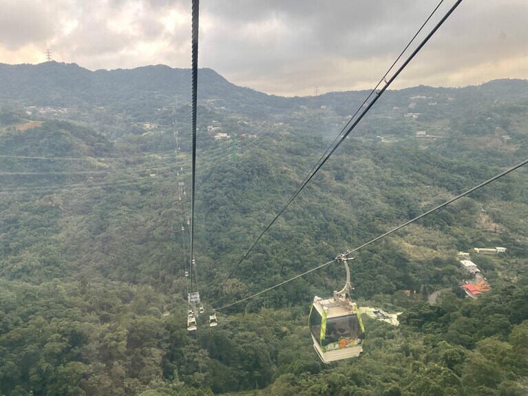 なかなかの高さを誇るロープウェイ。