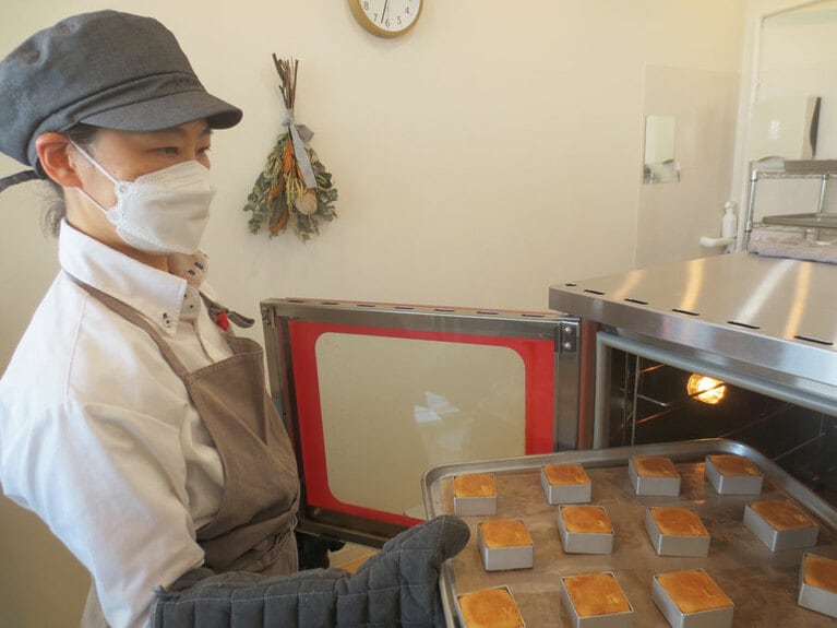 オーブンから焼きたてが。