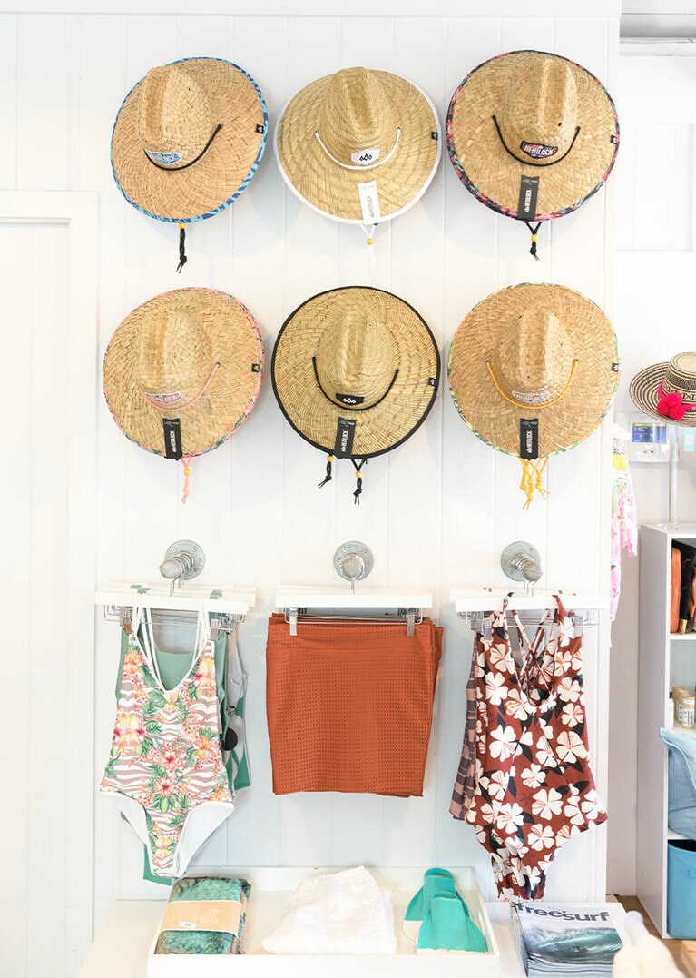 ビーチに行きたくなるアイテムがずらり。