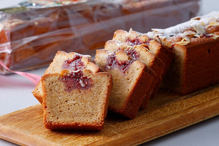 ウェスティンホテル東京「リンツァーシュニッテン」(30cm×5cm／3,400円)。