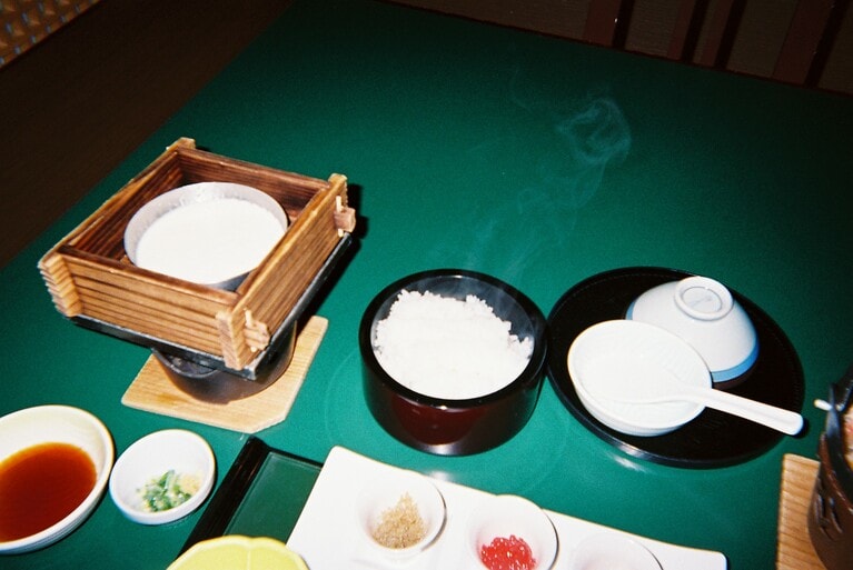 朝ごはん。お櫃でホカホカのご飯が出てきた。めちゃめちゃ食べた。米うますぎた。