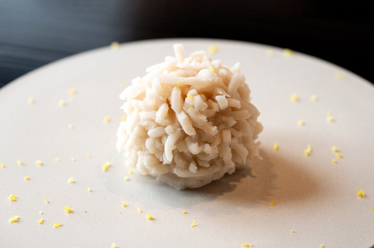 きんとん製「陽の香（ひのか）」（飲み物付き）2,090円。6月末頃まで。