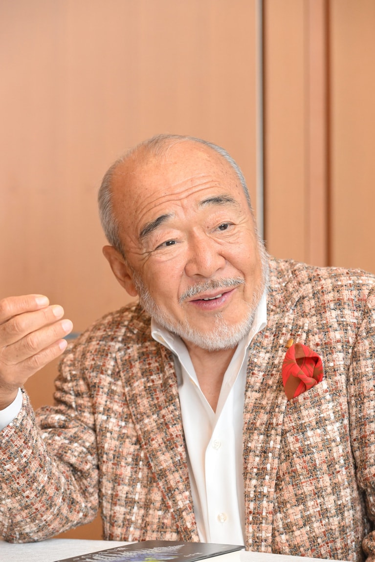 きたかたけんぞう　1947年、佐賀県唐津市生まれ。70年、中央大学在学中に「明るい街へ」でデビュー。83年、『眠りなき夜』で吉川英治文学新人賞など受賞。以降、受賞多数。2000年から直木賞選考委員を務める。