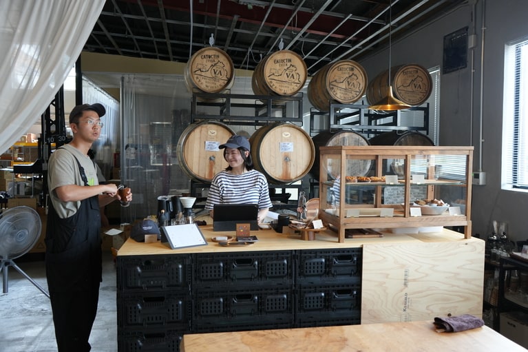 アンテロープを立ち上げた谷澤さん（左）。