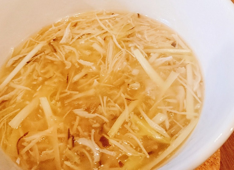 基本の上湯がすばらしい。とろみのあるスープで胃袋もポカポカと温まってきた。