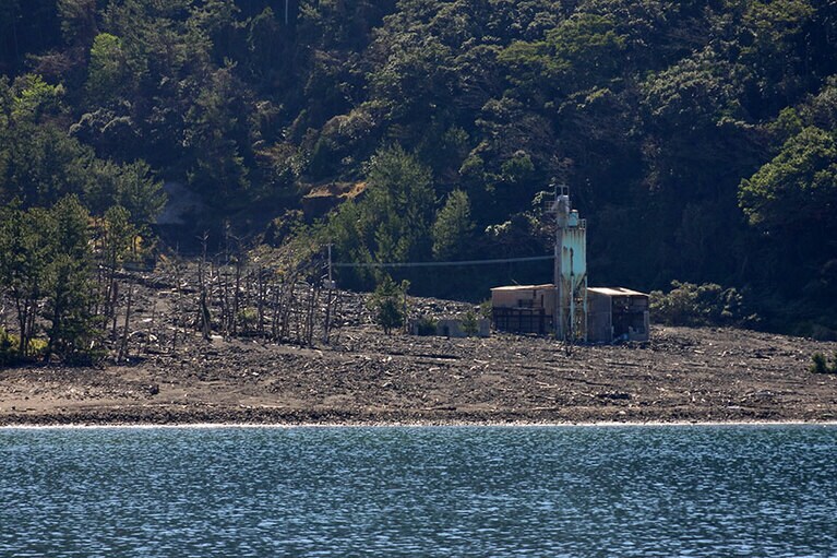 本村から望む、向江浜。火砕流が海まで達した様子が想像できます。