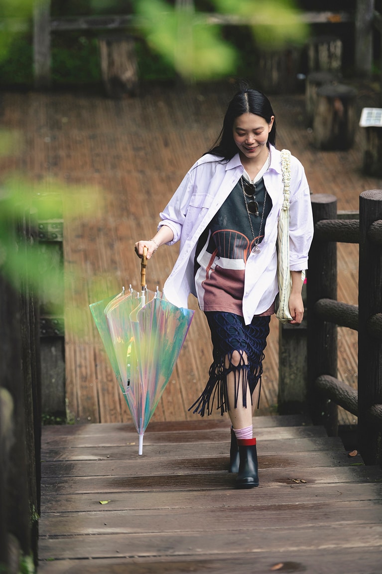 着用モデルは「ミリカ」のアンクル丈 25,300円。ソックスとのレイヤードも楽しめる。